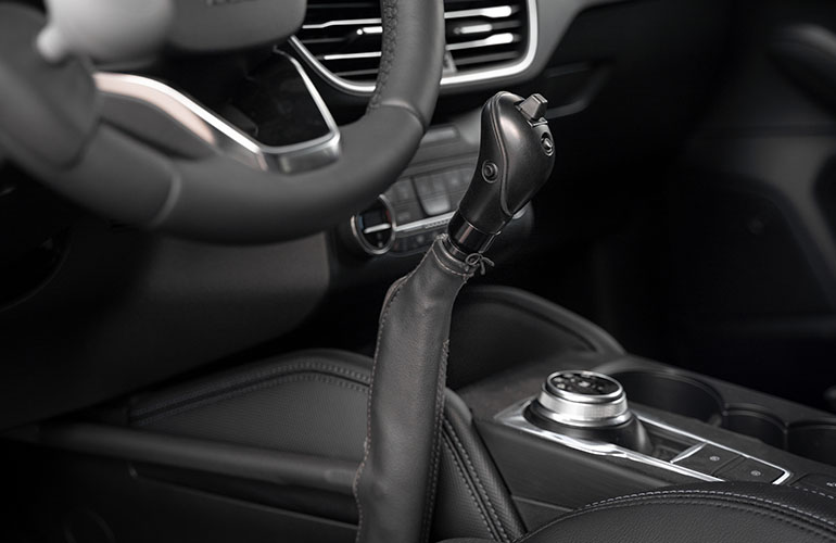 Automobilų rankinis valdymas